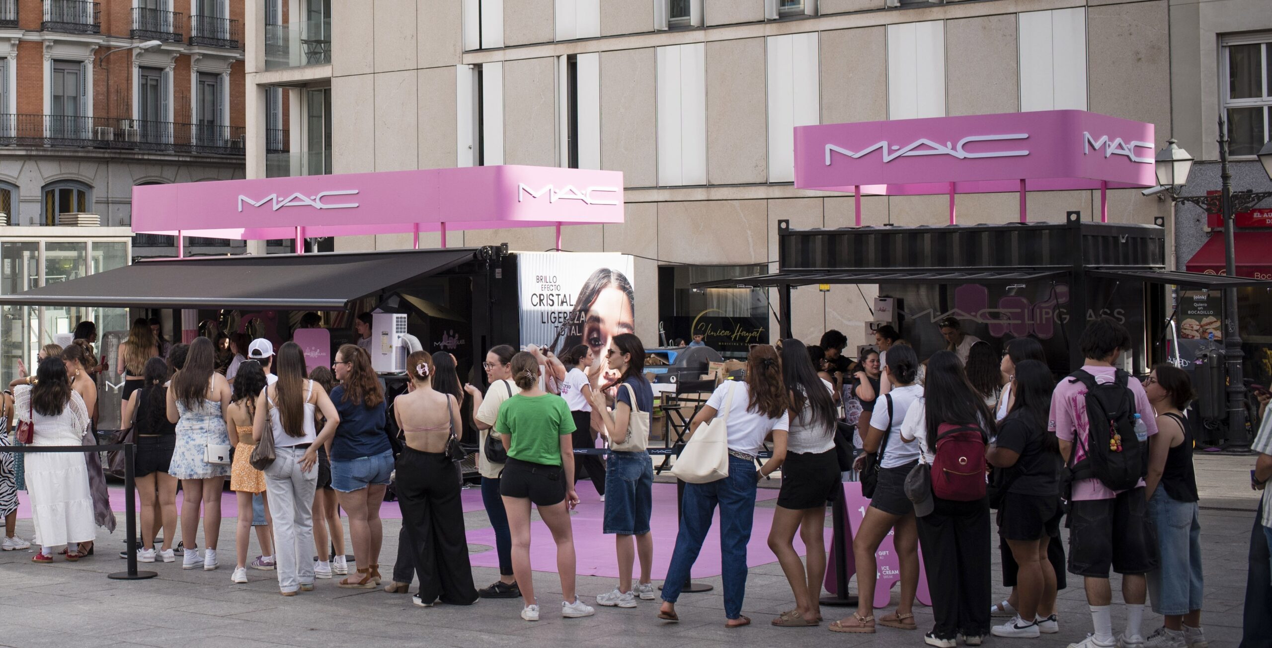 MAC COSMETICS CON EL BAÚL DE LAS PIQUÉ